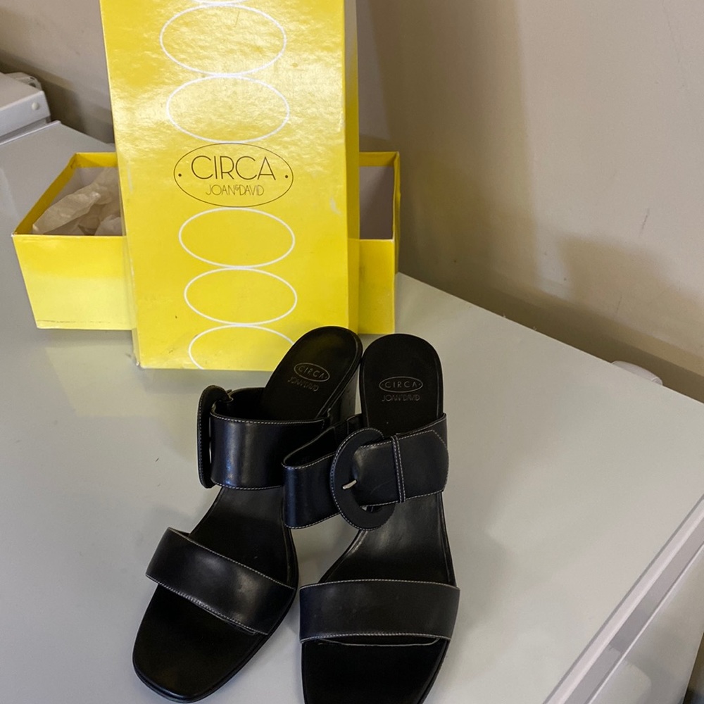 Sexy summer dandelion can be worn with a cute dress or skirt. Very comfortable.